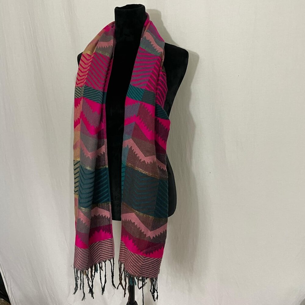 Forever 21 Aztec Design Scarf - Picture 2 of 6